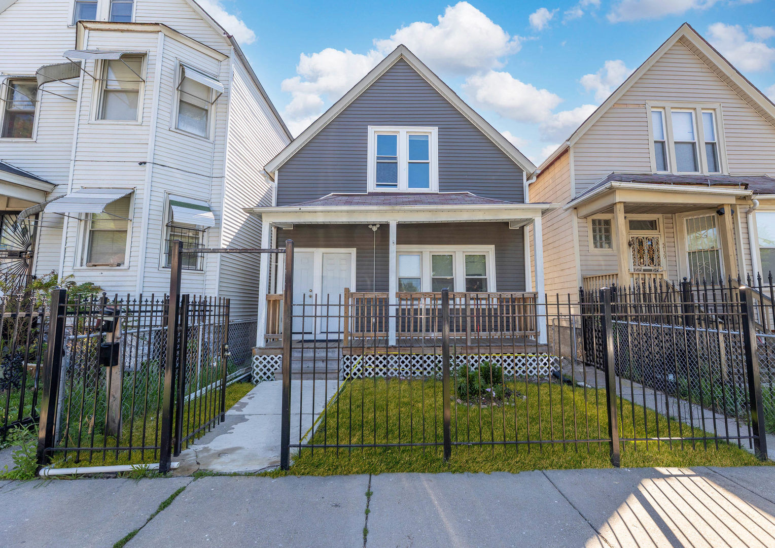 Property Photo:  5737 S Laflin Street  IL 60636 