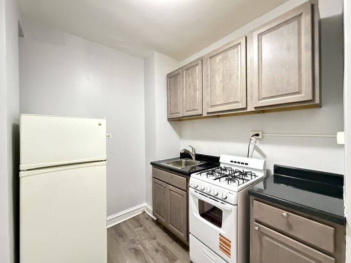 Property Photo: 917 W Eastwood Avenue 616 IL 60640