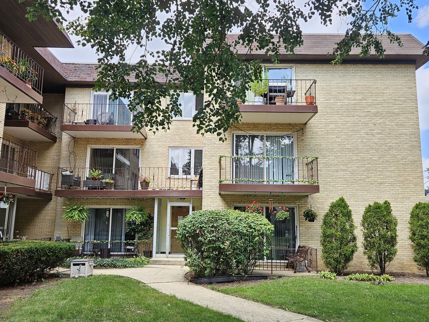 Property Photo:  5218 N Delphia Avenue 309  IL 60656 