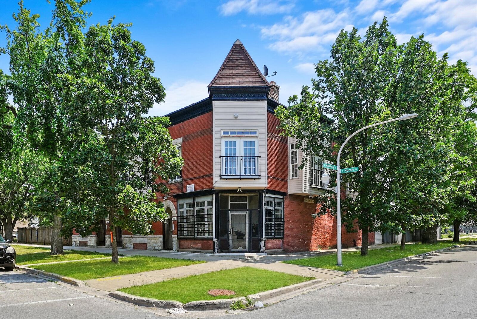 Property Photo: 3921 W Huron Street 5 IL 60624