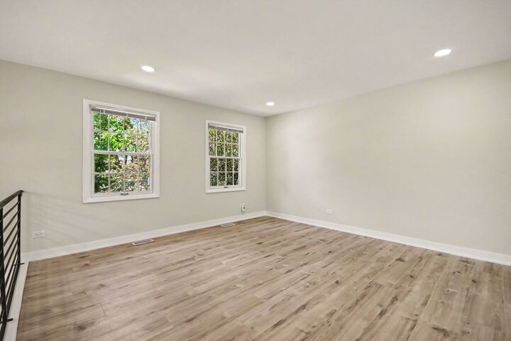Property Photo: 1312 W Oakmont Road IL 60169