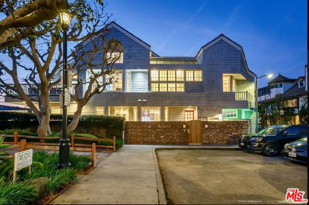 Property Photo: 4219 Roma Court CA 90292
