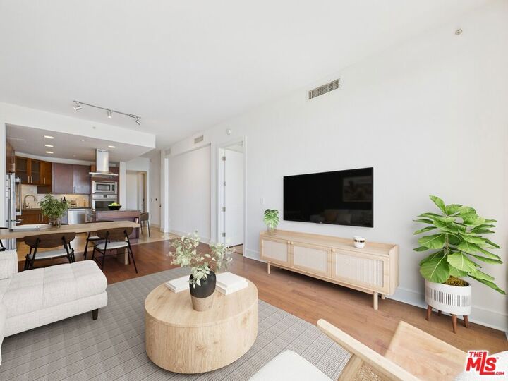 Property Photo:  10700 Wilshire Boulevard 706  CA 90024 