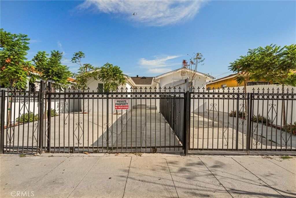 Property Photo:  1143 E 106th Street  CA 90002 