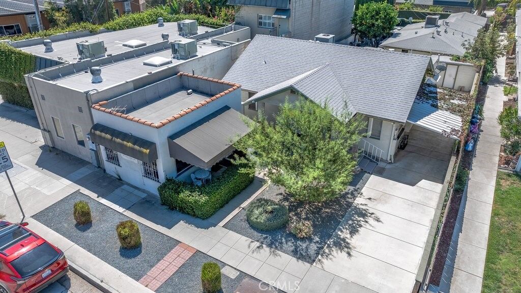 Property Photo: 2056 E Villa CA 91107