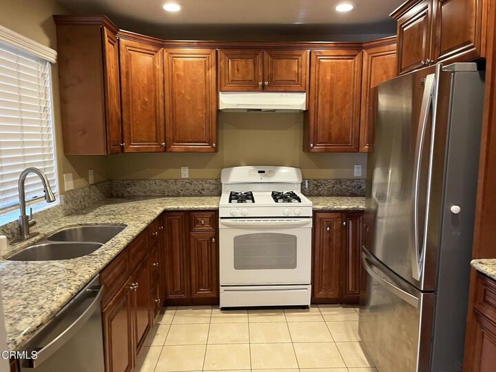 Property Photo: 320 McHenry Road 27 CA 91206