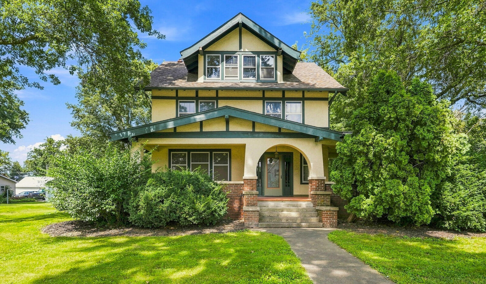 Property Photo:  906 7th Street  IA 52747 