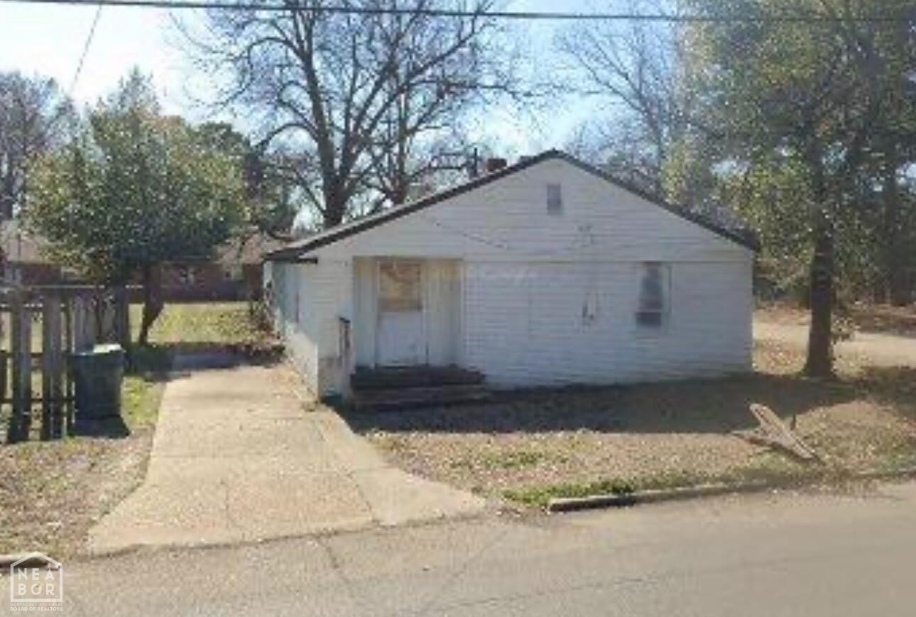 Property Photo: 809 W Moultrie Drive AR 72315