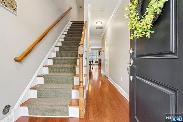 Property Photo:  35 Red Oak Court  NJ 07420 