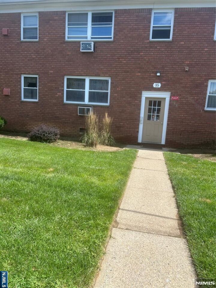 Property Photo:  35 Knox Terrace 2C  NJ 07470 