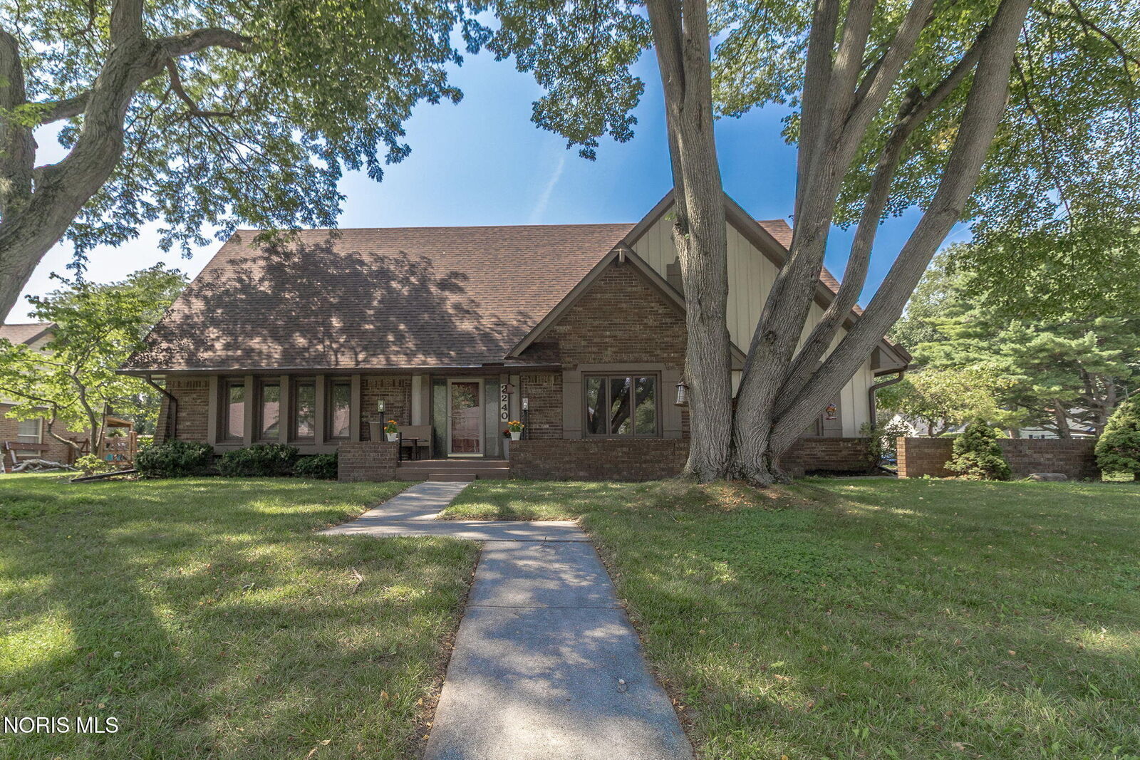 Property Photo: 2240 Tanglewood Drive OH 43614