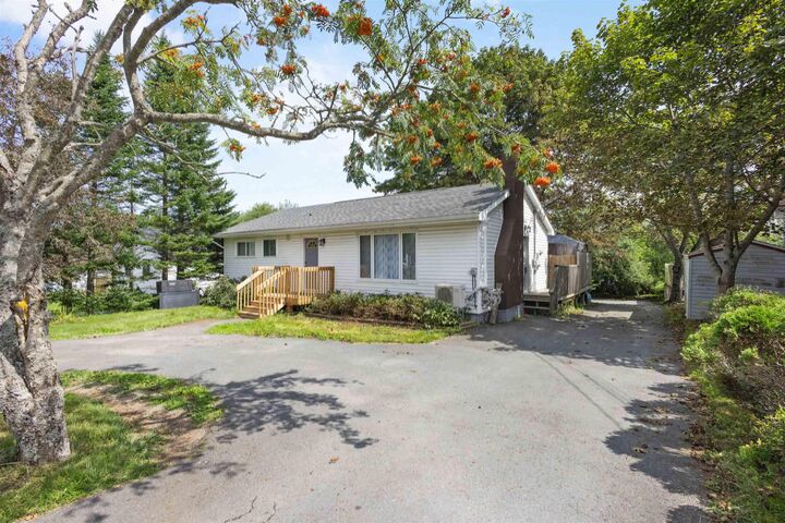 Photo de la propriété: 37 Beaver Bank Road NS B4E 1G4