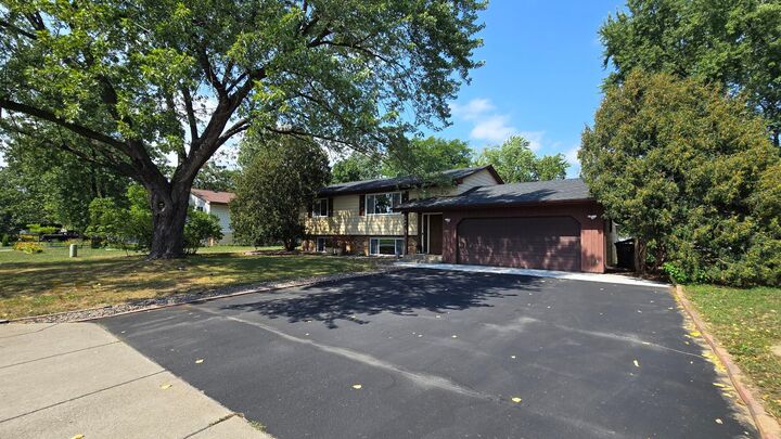 Property Photo:  2641 Ridge Lane  MN 55112 