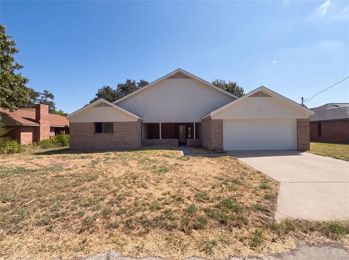 Property Photo:  305 Rash Lane  TX 75160 