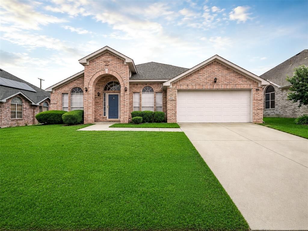 Property Photo: 1022 Pondview Drive TX 75104