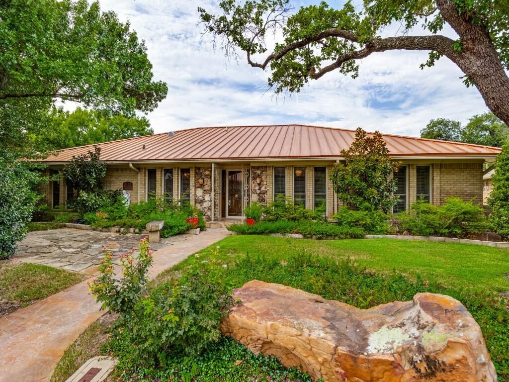 Property Photo: 6153 Danbury Lane TX 75214