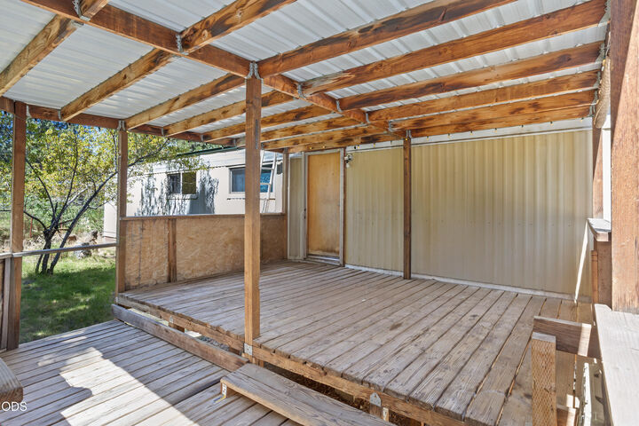 Property Photo:  60948 Flint Lane  OR 97702 
