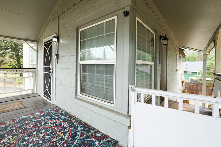 Property Photo: 22172 Highway 62 OR 97539