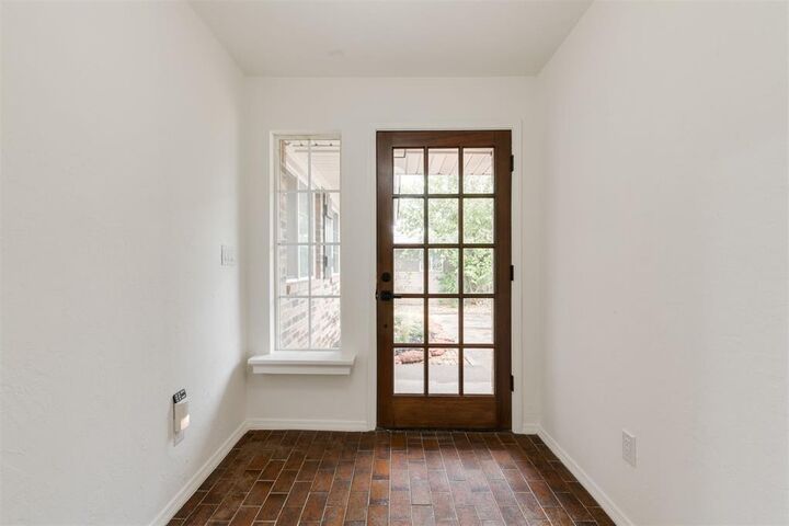 Property Photo: 2733 Manchester Drive OK 73120