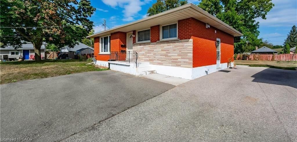 Property Photo:  236 Bruce Street Upper  ON N3S 4Z9 