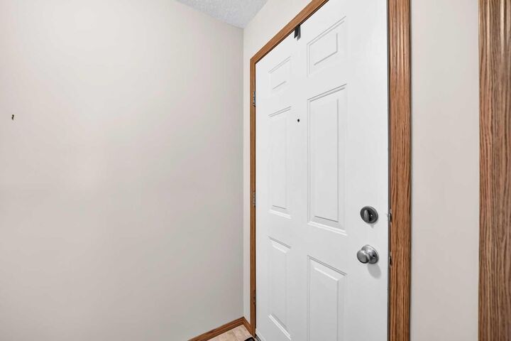 Property Photo:  20 Everstone Place SW  AB T2Y 4H9 