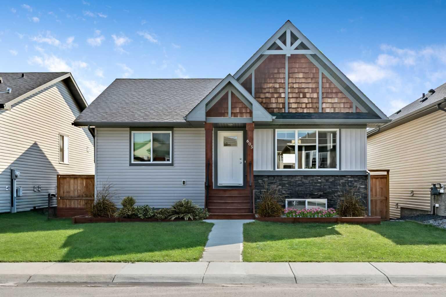 Property Photo: 605 Country Meadows Close NW AB T0L 2A0