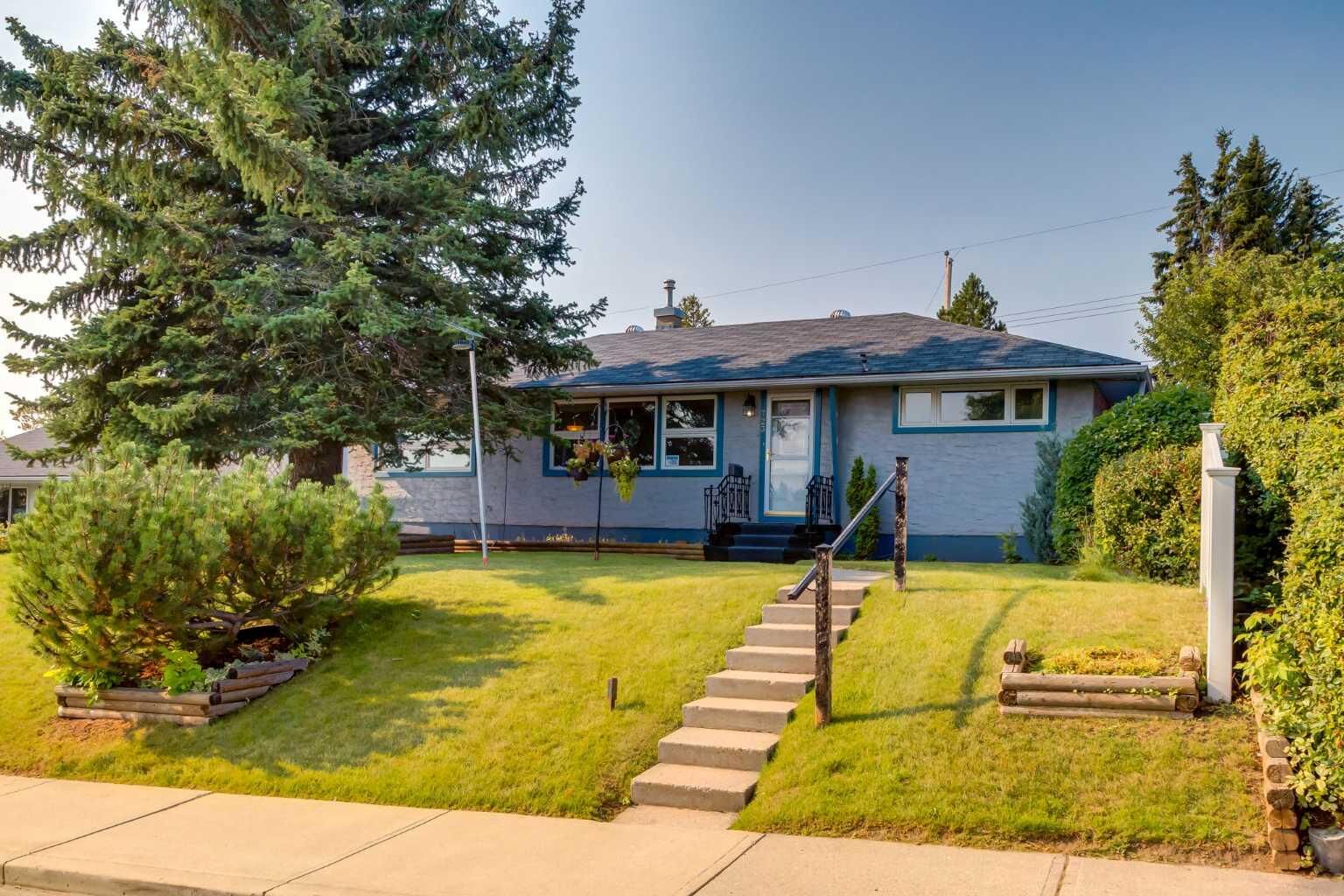 Property Photo: 723 Trafford Drive NW AB T2K 2T5