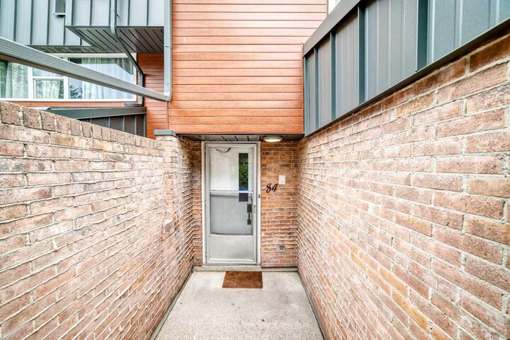 Photo de la propriété:  84 Brae Glen Lane SW  AB T2W 1B6 