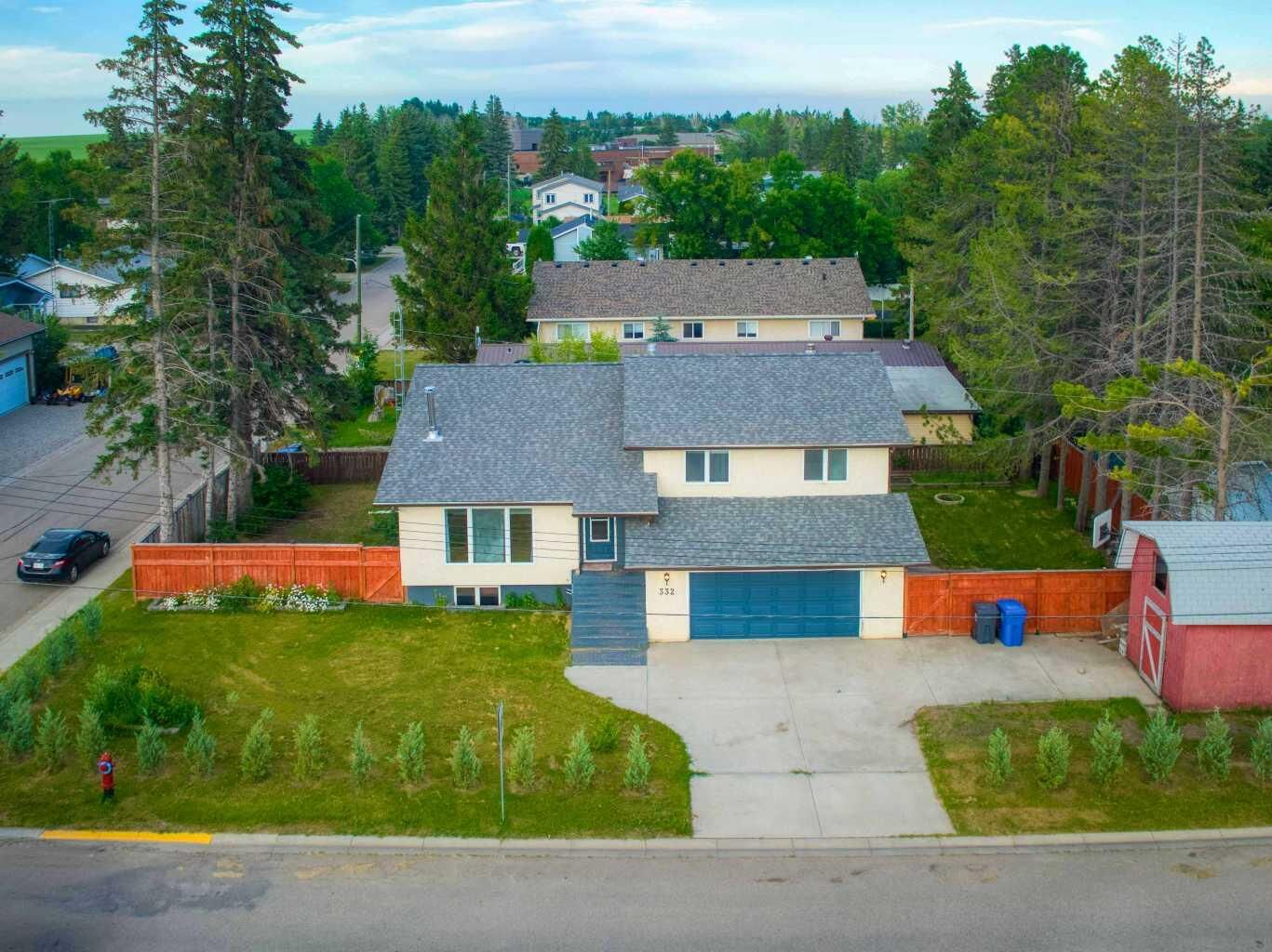 Property Photo: 332 11 Avenue AB T0M 2A0