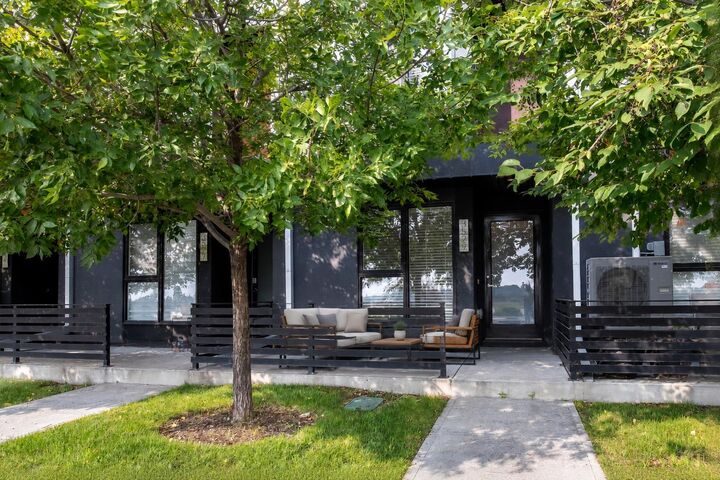 Property Photo:  3529 69 Street NW  AB T3B 6E8 