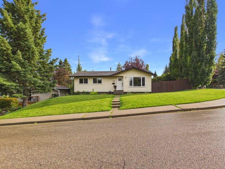 Property Photo: 15 Hazelwood Crescent SW AB T2V 3C1