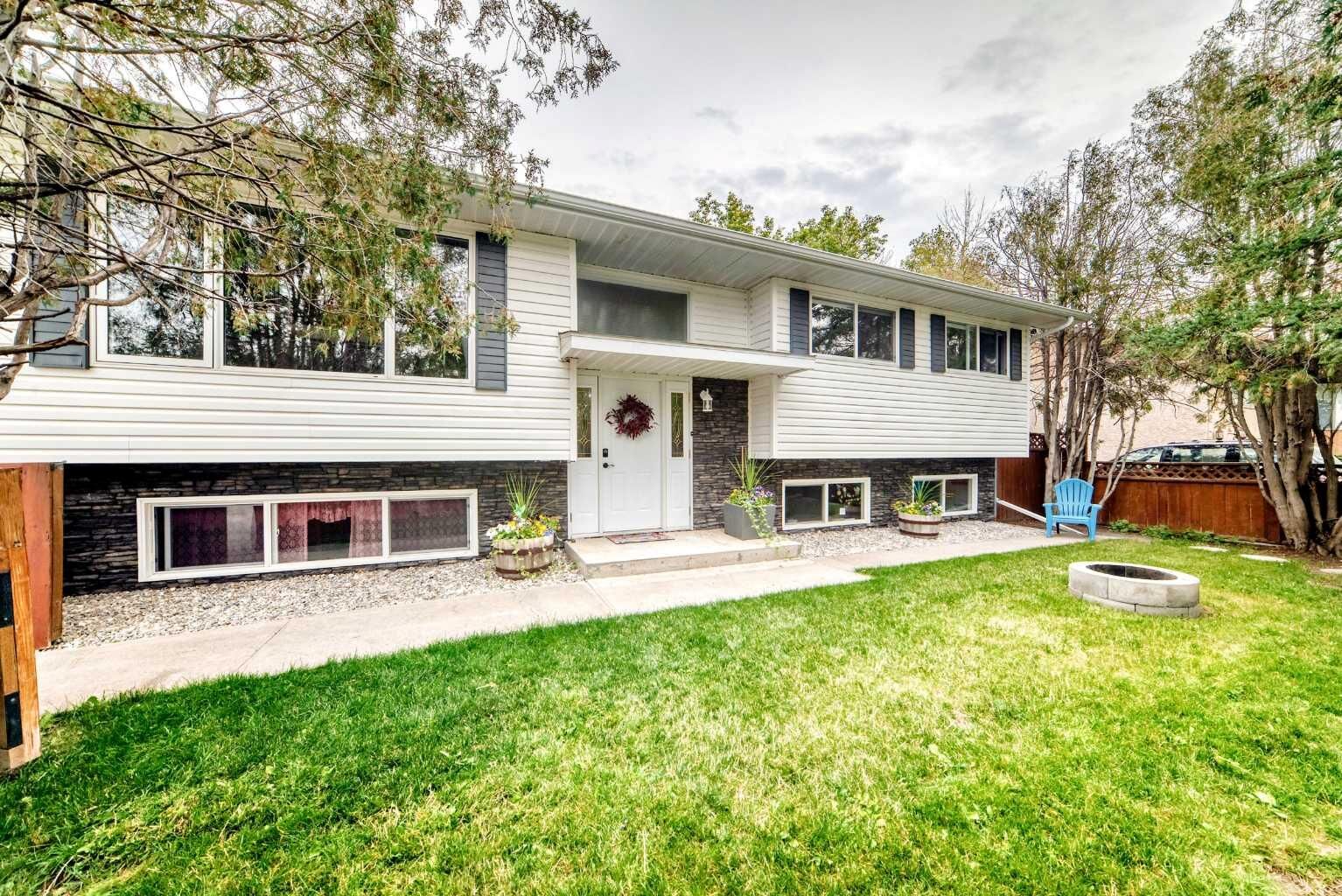 Property Photo: 613 11 Street AB T0L 0Z0