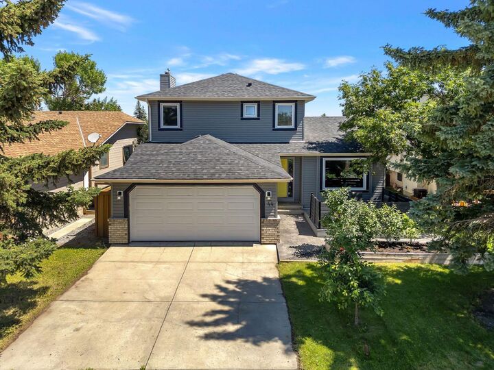 Property Photo: 44 Harvest Oak Way NE AB T3K 3Y2