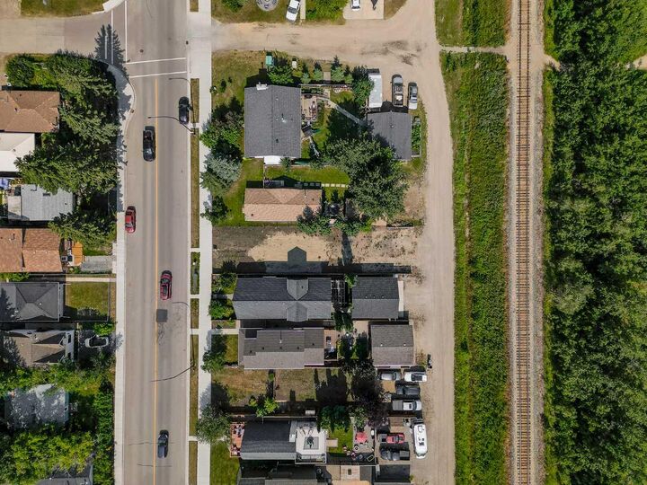 Property Photo: 3907 50 Avenue AB T4S 1B7