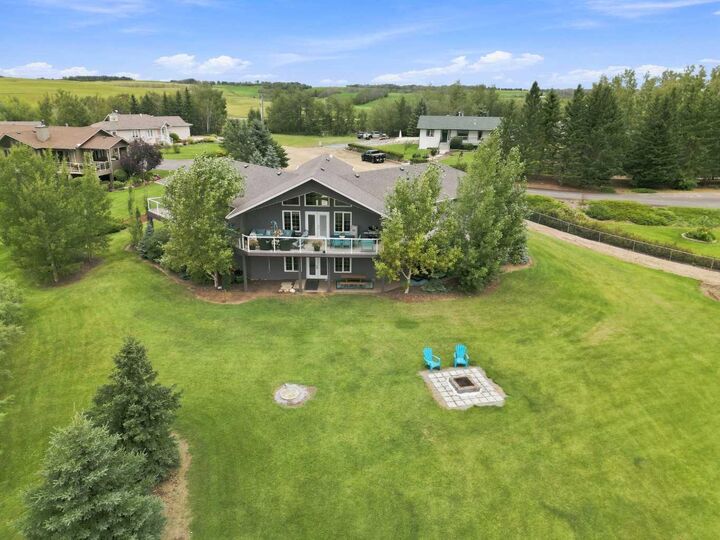 Property Photo: 2 Pheasantback Close AB T0C 2L0