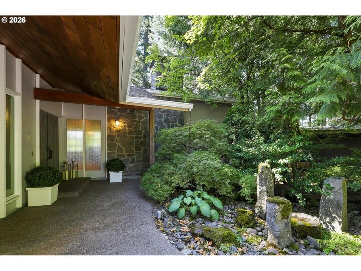Property Photo:  5510 SW Sweetbriar St  OR 97221 