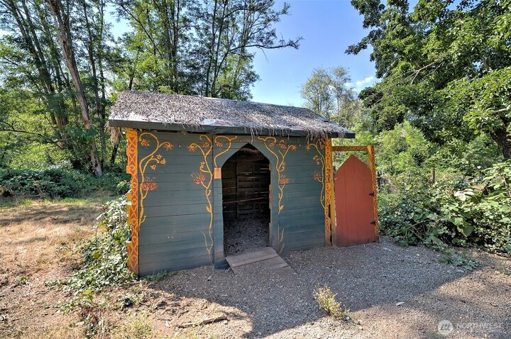 Property Photo:  1250 E Crestview Drive  WA 98584 