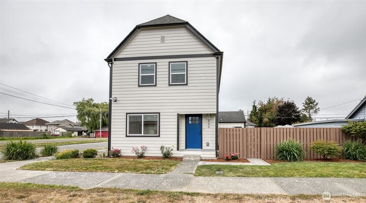 Property Photo:  800 E Market Street  WA 98520 