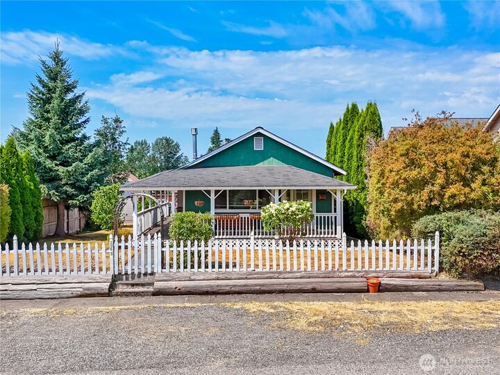Property Photo: 206 Kentucky Avenue WA 98252