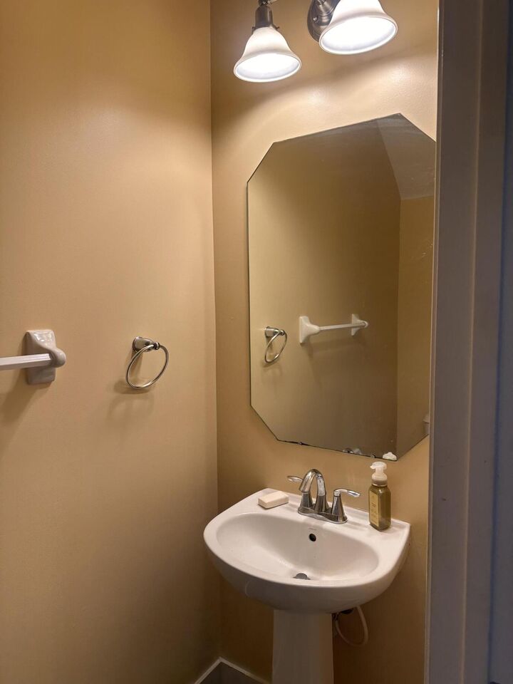 Property Photo:  3016 NW 30th Avenue  FL 33311 