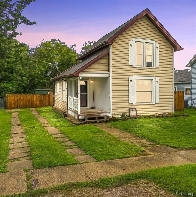 Property Photo:  415 N Shiawassee Street  MI 48414 