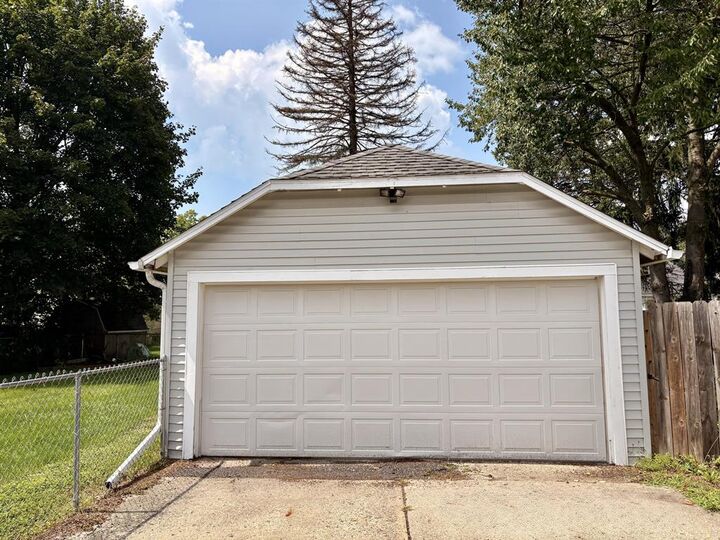 Property Photo: 602 Seventh Street MI 49203