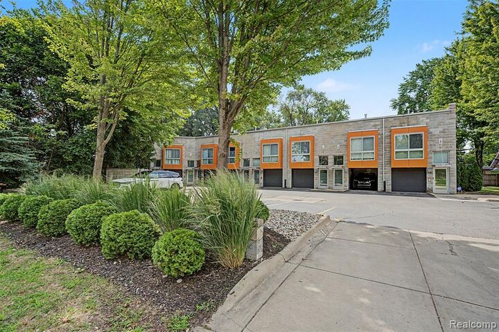 Property Photo: 432 E Parent Avenue MI 48067