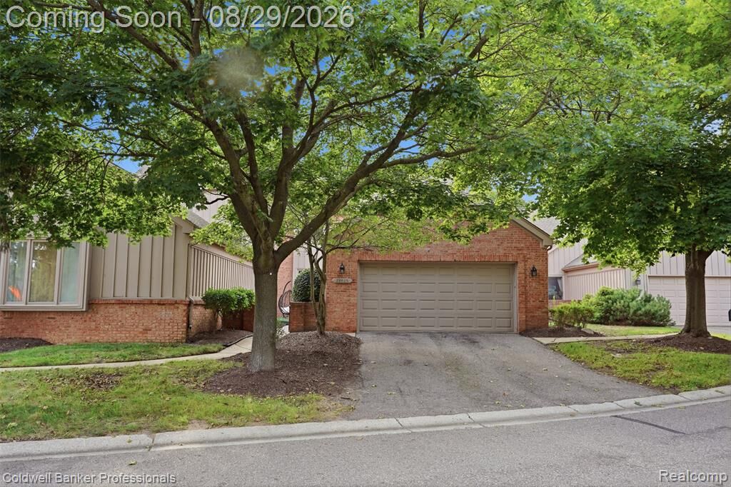 Property Photo:  28625 Auburn Court  MI 48331 