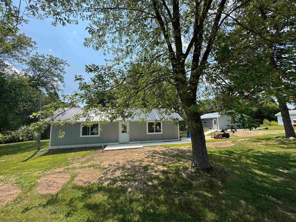 Property Photo:  978 E M-55  MI 48661 