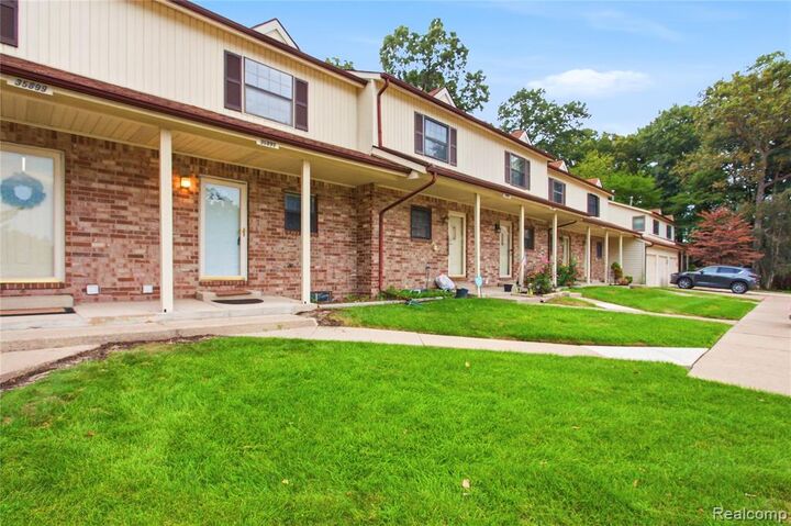 Property Photo:  35893 Castlewood Court  MI 48185 