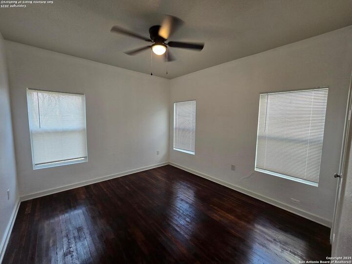 Property Photo: 809 Elmwood TX 78212