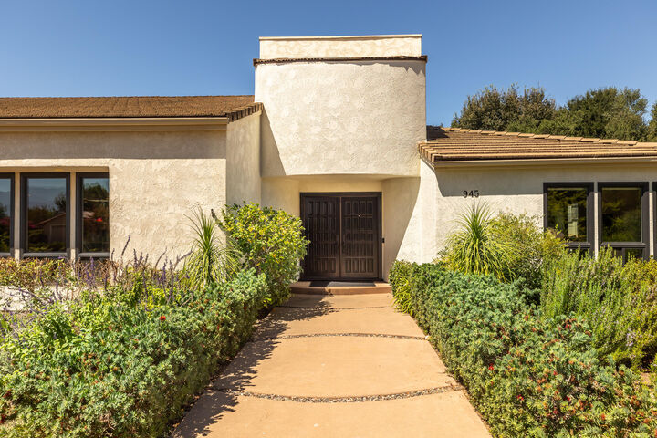 Property Photo:  945 Nysted Drive  CA 93463 