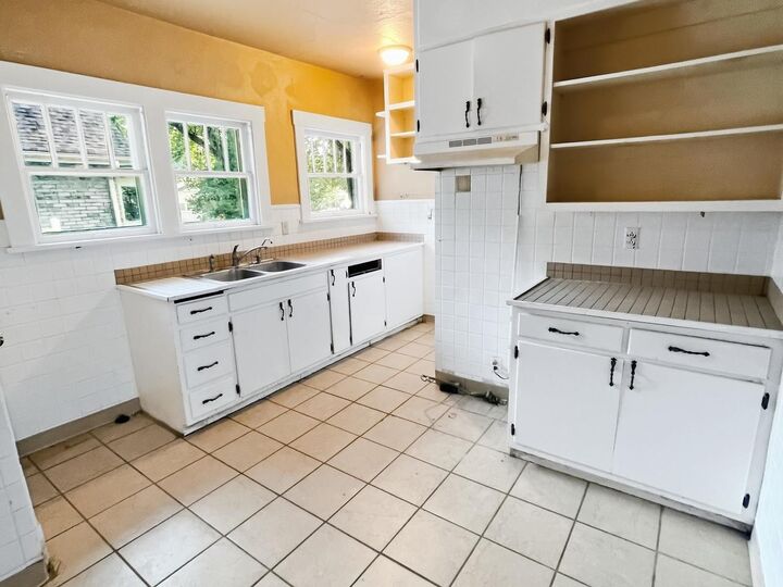 Property Photo:  1329 Yates Avenue  WI 53511 