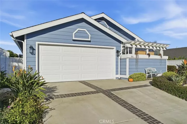 Property Photo: 1816 E Pointe CA 92008